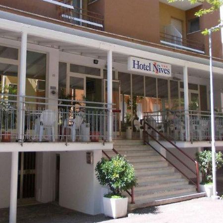 Hotel Nives Ріміні Екстер'єр фото