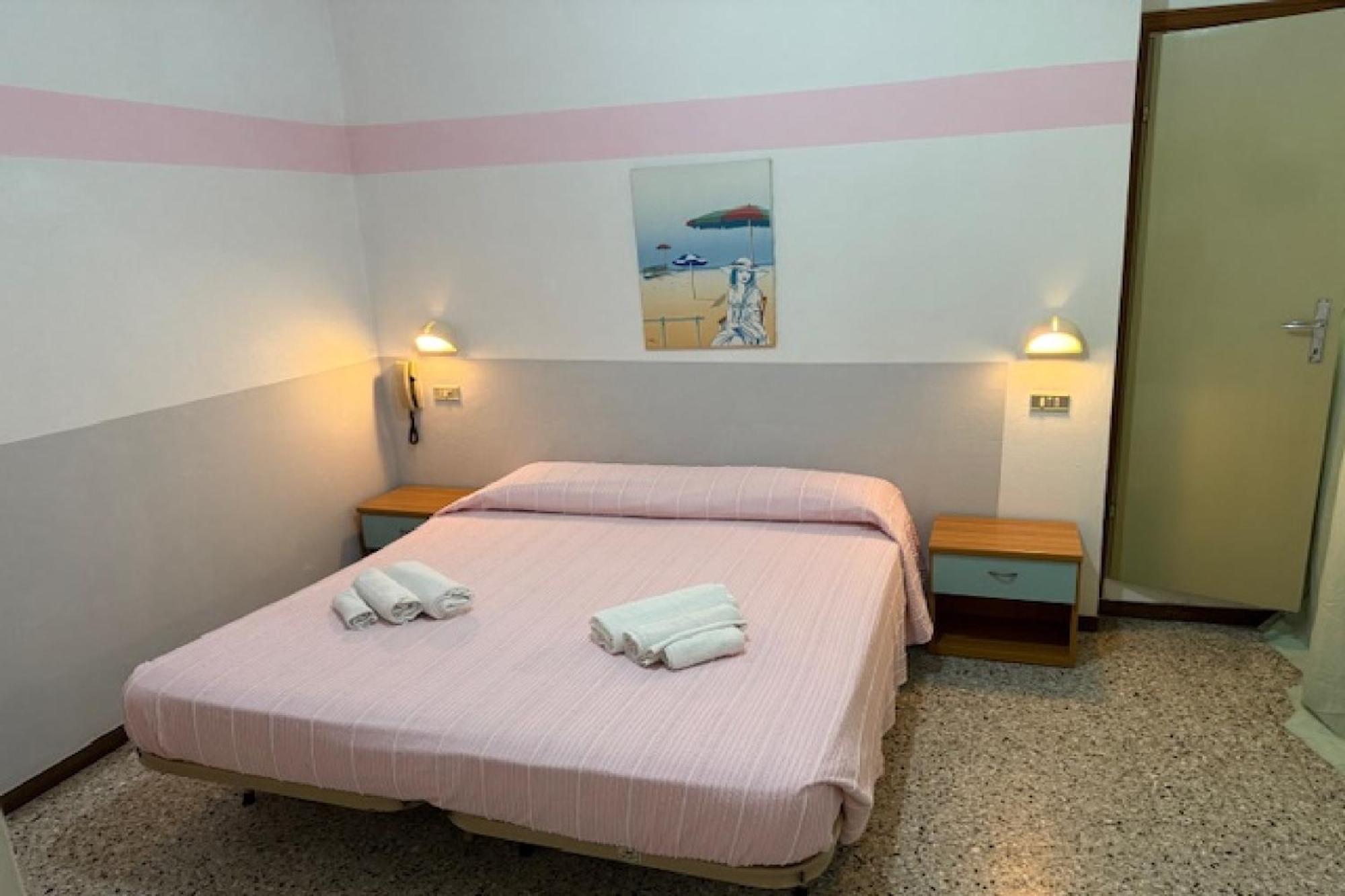Hotel Nives Ріміні Екстер'єр фото