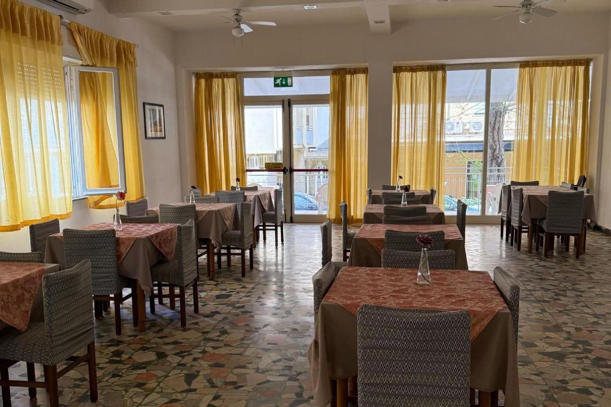 Hotel Nives Ріміні Екстер'єр фото