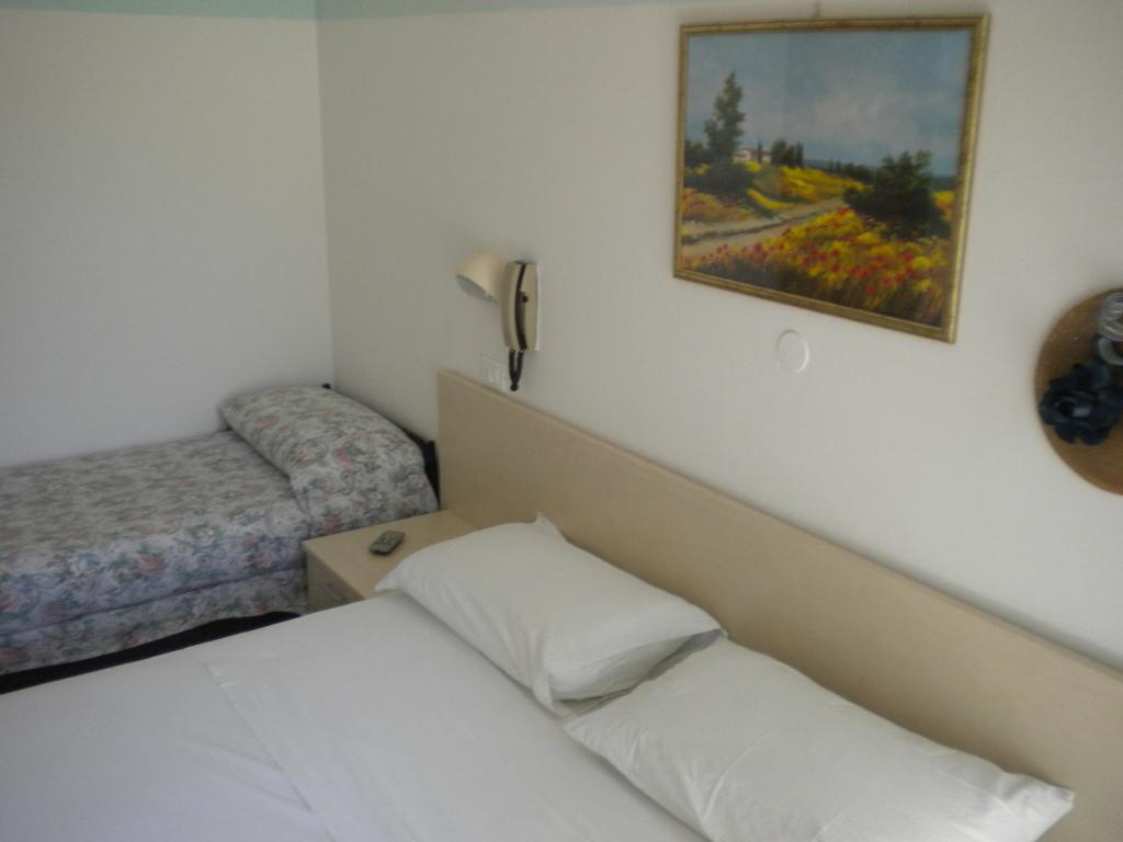 Hotel Nives Ріміні Номер фото